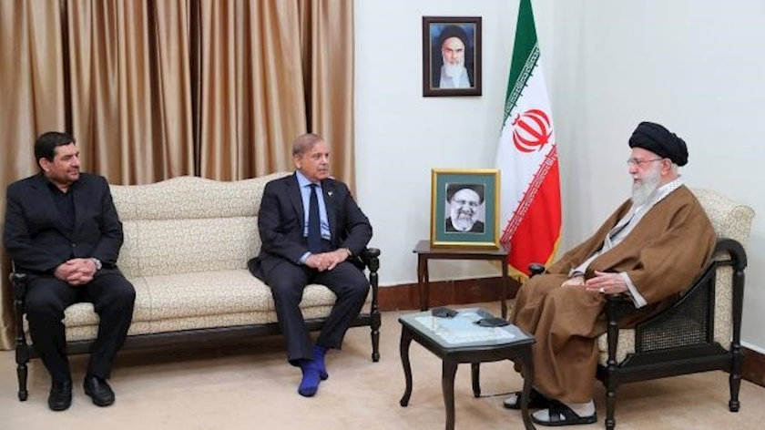 Iranpress: Relations with Pakistan are very important for the Islamic Republic of Iran: Leader