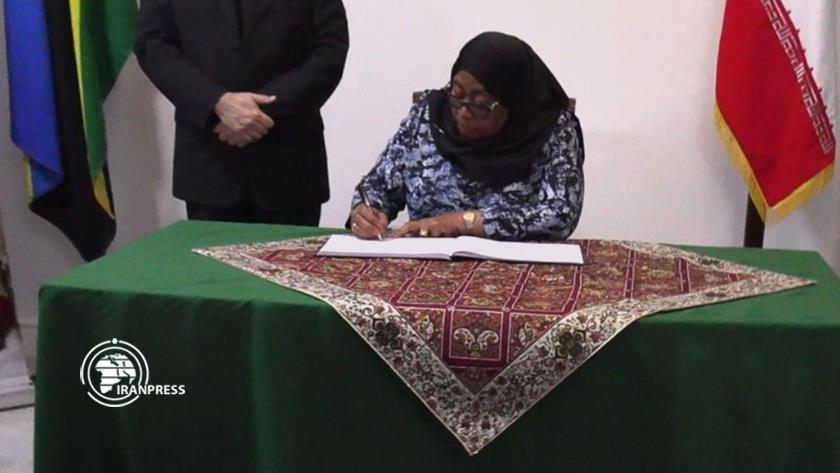 Iranpress: President of Tanzania offers his condolences to Iran