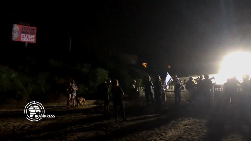 Iranpress: Protesters Gather in Front of Netanyahu