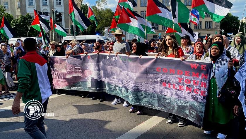 Iranpress: Berlin: Protesters Urge Cessation of Israeli Genocide Against Palestinians 