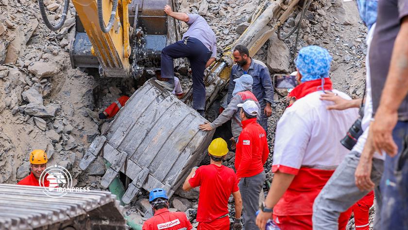 Iranpress: Search operations underway following Shazand stone mine incident