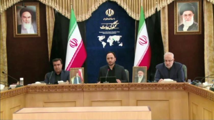Iranpress: Iran Exports Oil to 15 Countries, Petrochemical Production to Increase