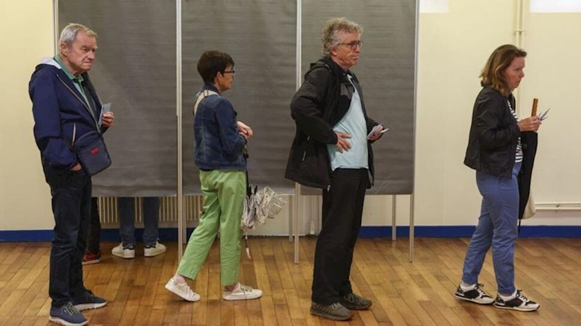 Iranpress: French Election: Voters Head to Polls In Parliamentary Elections