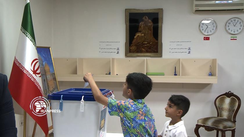 Iranpress: Iran Presidential Election: Citizens Cast Ballot in Ankara