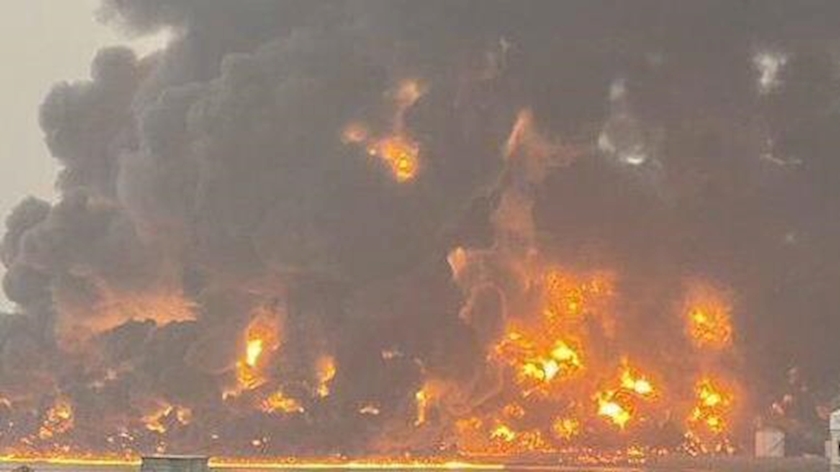 Iranpress: US, Israeli Joint Airstrike Target Al-Hodeidah Port In Yemen