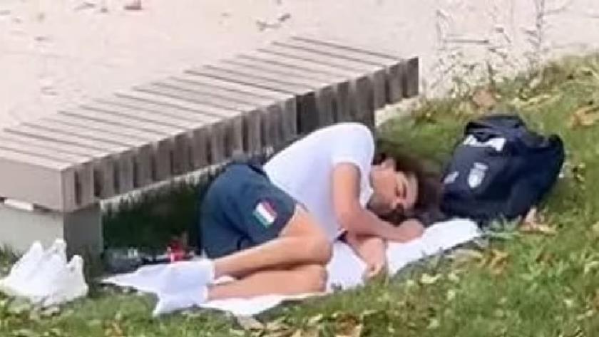 Iranpress: Olympic Swimming Gold Medallist Sleeps in a Park