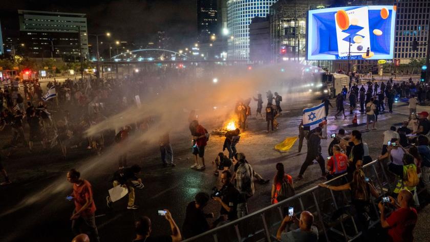Iranpress: Israeli Strikes; Police Cracks Down on Settlers Protesting