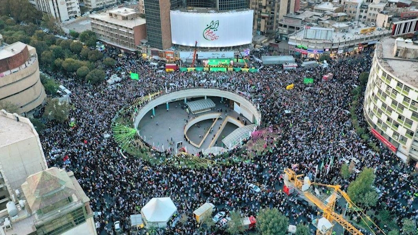 Iranpress: Iran Celebrates Birthday Anniversary of Prophet Mohammad