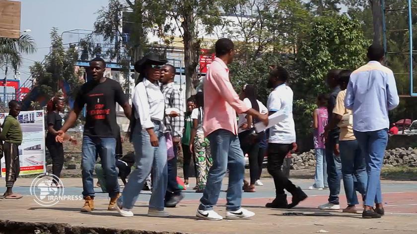 Iranpress: Protest in Goma Against Westerners; American Flag Burned by Demonstrators