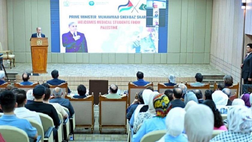 Iranpress: Shahbaz Sharif: Pakistan Stands by Palestinian and Lebanese People