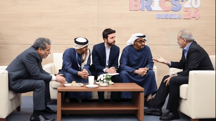Iranpress: Iranian, UAE Presidents, Foreign Ministers Engage in Diplomatic Talks