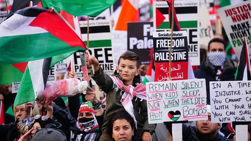 Iranpress: Pro-Palestinian Londoners Hold Rally Outside UK MFA, US Embassy 