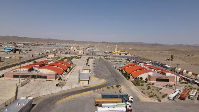 Iranpress: Iran Exports Over 506,000 Tons of Goods to Afghanistan