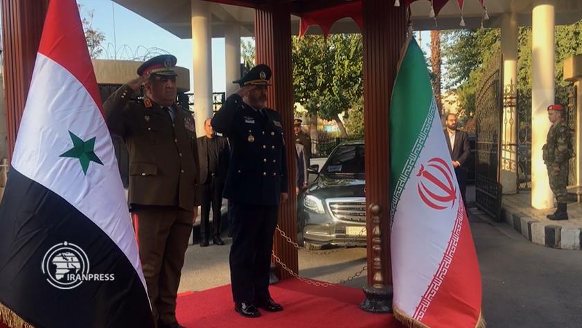 Iranpress: Syrian Defense Minister Welcomes Iranian counterpart