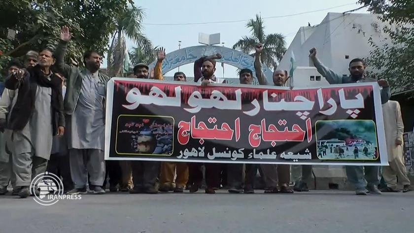 Iranpress: Protests in Pakistan Different Cities Against Parachinar Killings