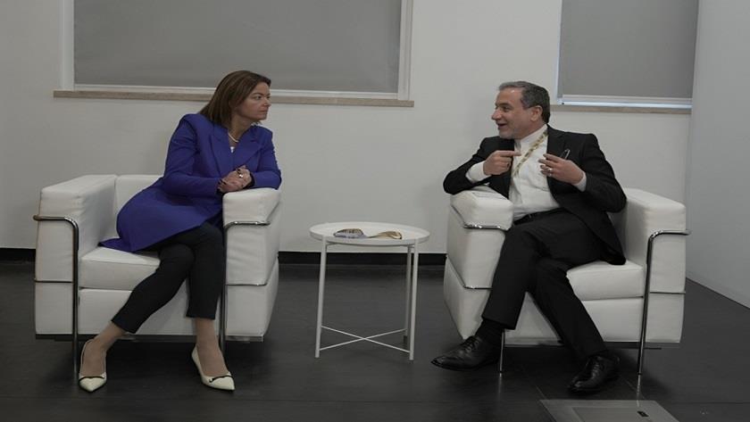 Iranpress: Iran FM Holds Meeting with Slovenian Counterpart