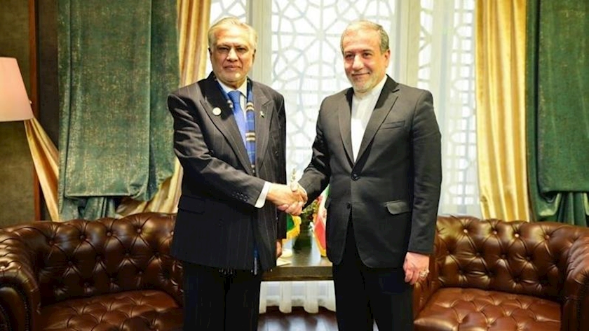 Iranpress: Araghchi Discussed Bilateral Relations with Pakistani Counterpart 