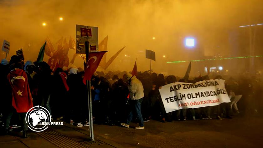 Iranpress: Turkish Court Sentences 7 Journalists to Prison Amid Protests