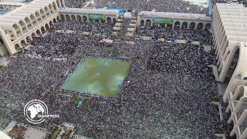 Iranpress: Iran’s Leader Leads Eid al-Fitr Prayers in Tehran’s Grand Mosalla