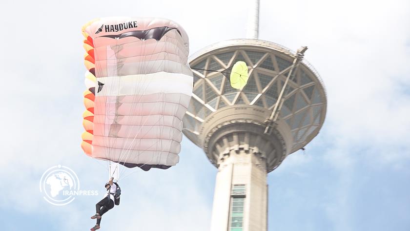 Iranpress: Islamic Republic Day Marked With Parachuting Event at Milad Tower