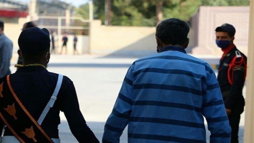 Iranpress: Iraq Extradited Iranian Prisoners to Country 