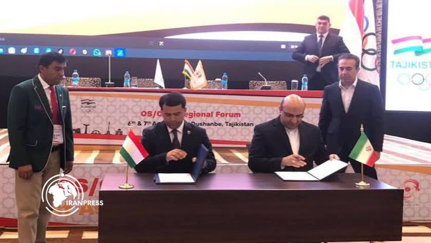 Iranpress: Iran , Tajikistan Sign Sport Cooperation Document