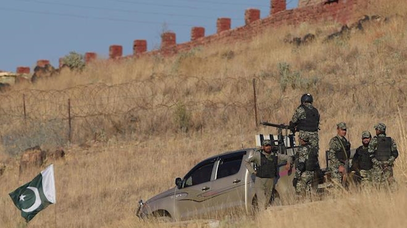 Iranpress: Pakistani Forces Kill 8 Terrorists in Cross-Border Clashes 