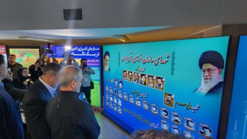 Iranpress: President Pezeshkian Visits Nuclear Tech Expo on National Nuclear Day