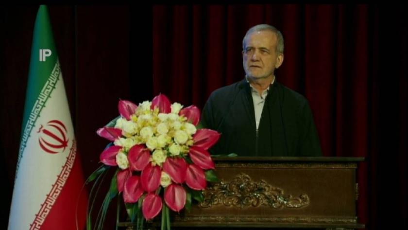 Iranpress: President: Leader Has No Objections to American Investors in Iran 