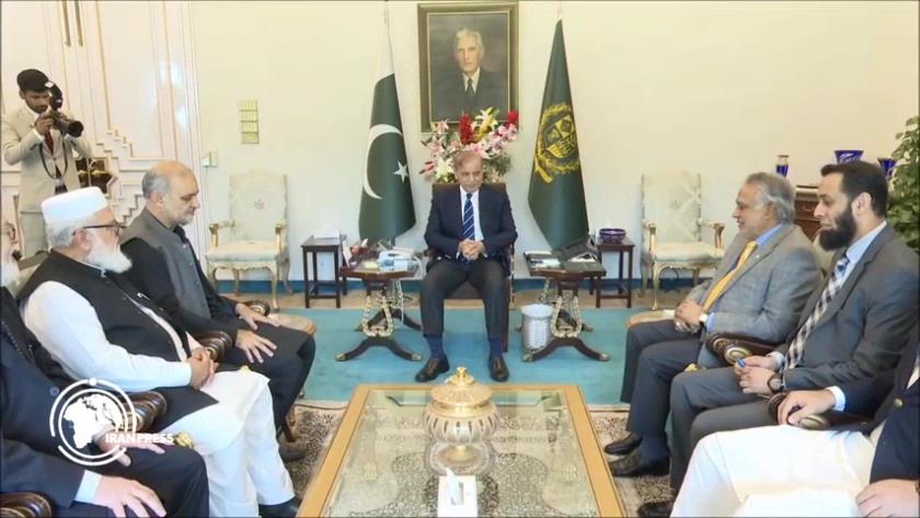 Iranpress: Pakistani PM Condemns Israeli Atrocities, Vows Unconditional Support for Palestine