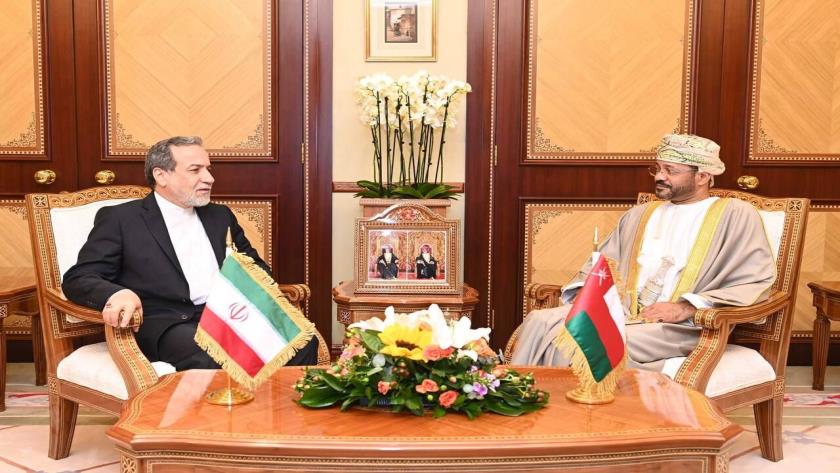 Iranpress: FM Meets Omani Counterpart as New Round of Indirect Iran-U.S Looming