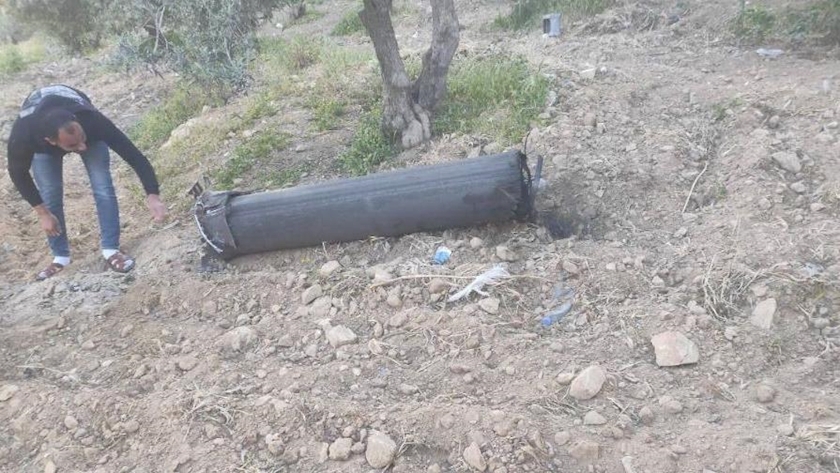 Iranpress: Yemen Fires Ballistic Missile at Israel; Air Raid Sirens Triggered in Tel Aviv 