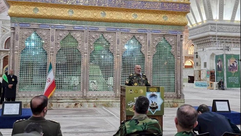Iranpress: IR Army Renews Allegiance to Founder of Revolution on National Army Day