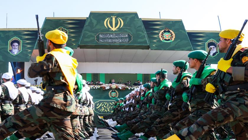 Iranpress: Military Parade Marks Army Day Across Iran