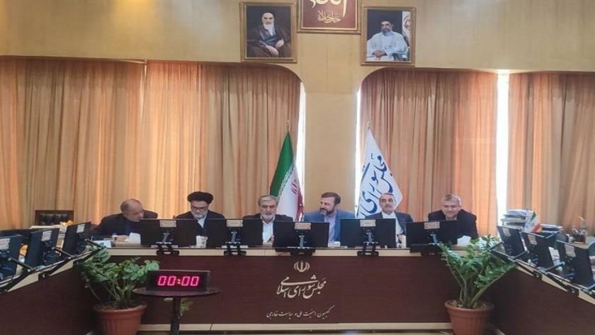 Iranpress: Iran Insists on Substantive Sanctions Relief, Uranium Enrichment Rights