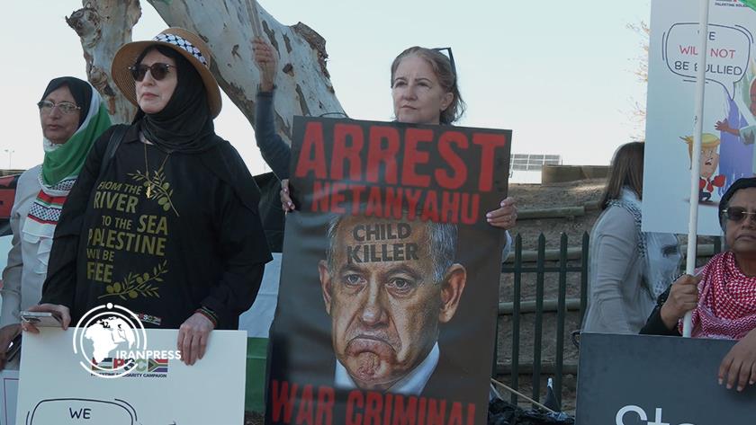 Iranpress: Palestinian Supporters Rally in Front of U.S. Consulate in Cape Town 