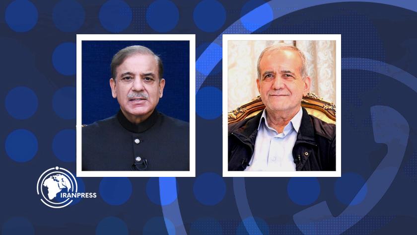 Iranpress: Pezeshkian, Shehbaz Sharif Discuss Joint Efforts Against Terrorism in Phone Call