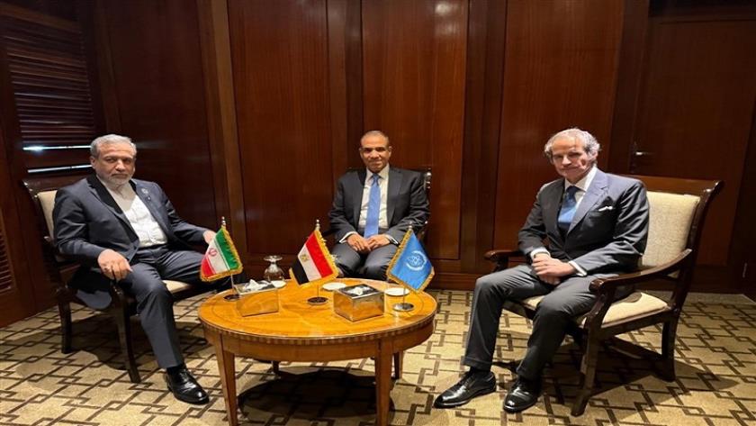 Iranpress: Iranian, Egyptian Foreign Ministers, Rafael Grossi Meet in Cairo
