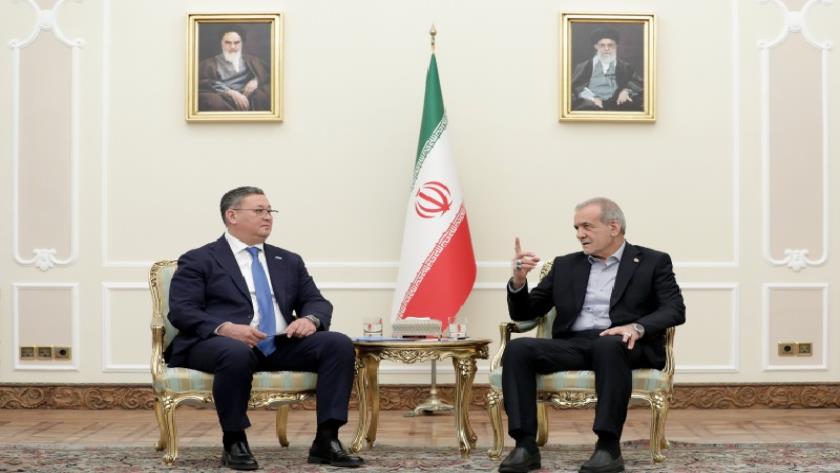 Iranpress: President: Iran Never Accepts Bullying, Coercion