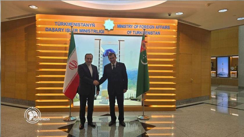 Iranpress: Araghchi Meets Turkmen Foreign Minister in Ashgabat 
