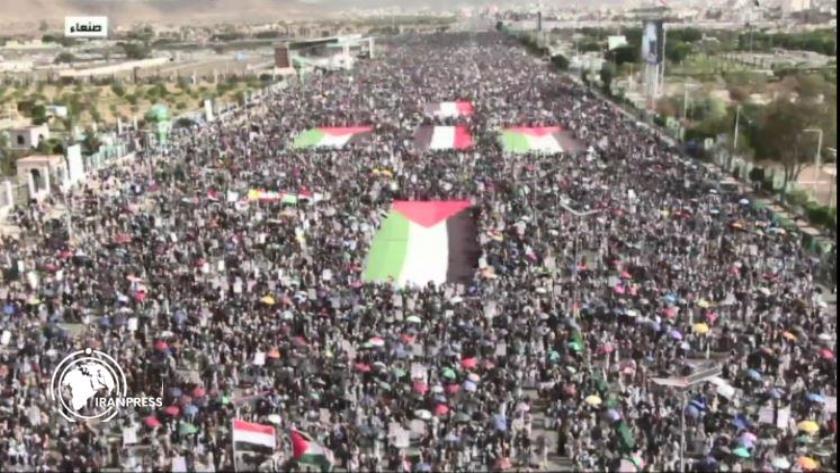 Iranpress: Yemenis Hold Mass Gathering in 