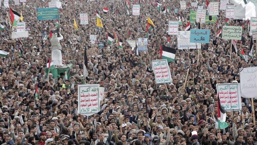 Iranpress: Yemenis Hold Massive Rally in Support of Palestine in Sanaa