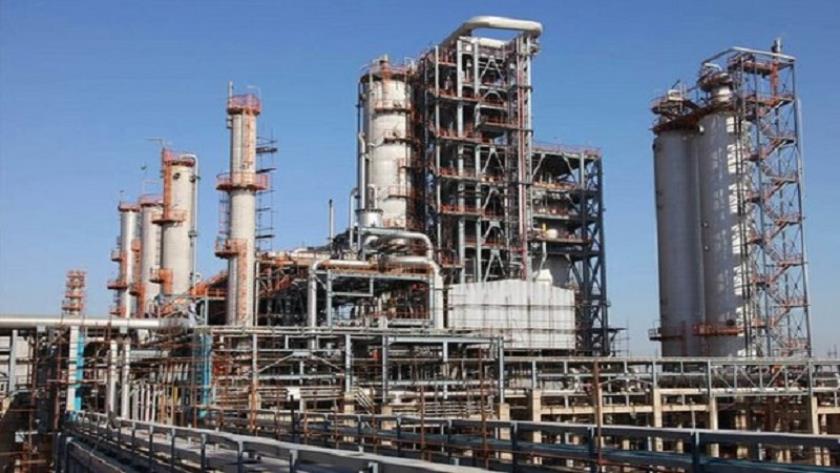 Iranpress: Fire at Abadan Refinery Fully Contained
