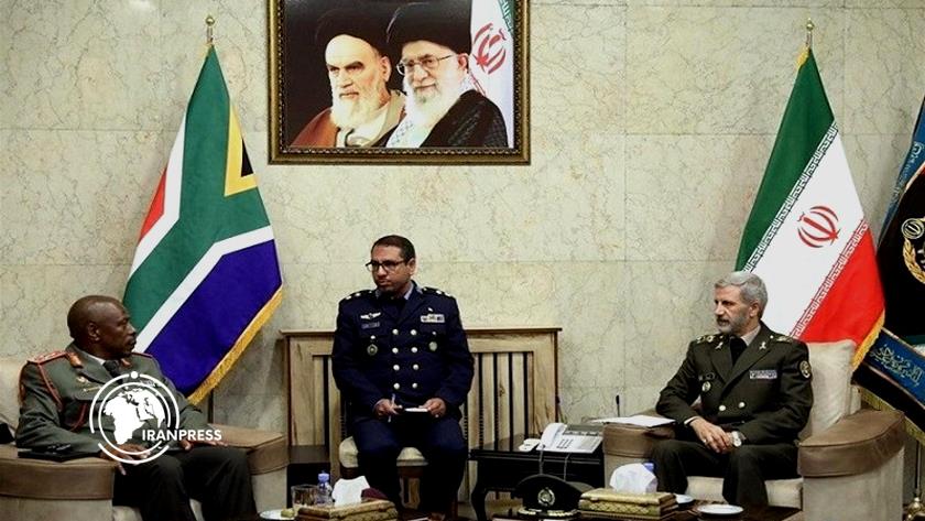 Iranpress: Iran, South Africa Army Chiefs Hold Talks in Tehran 
