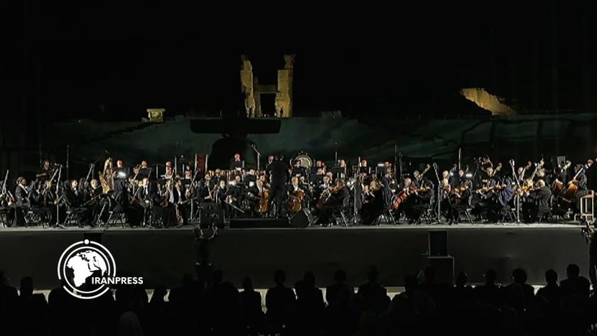 Iranpress: Armenian Philharmonic Shines at Persepolis 