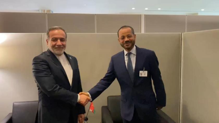 Iranpress: Iran, Oman Foreign Ministers Meet in New York