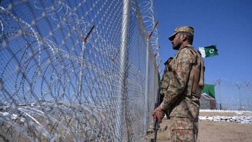 Iranpress: Pakistan Army Claims Six Afghan Tanks Destroyed as Border Tensions Escalate