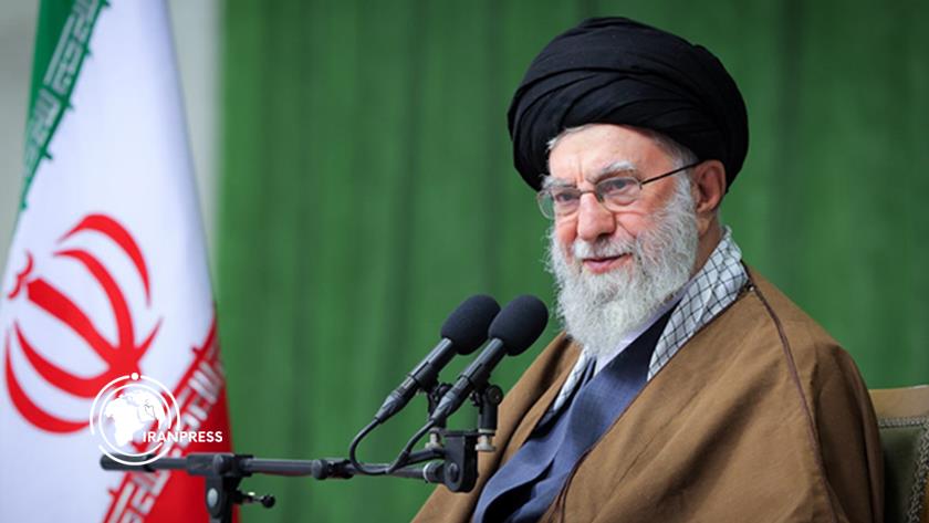 Iranpress: Leader: Iranian Youth Have Preserved Religious Identity Against Media Pressure