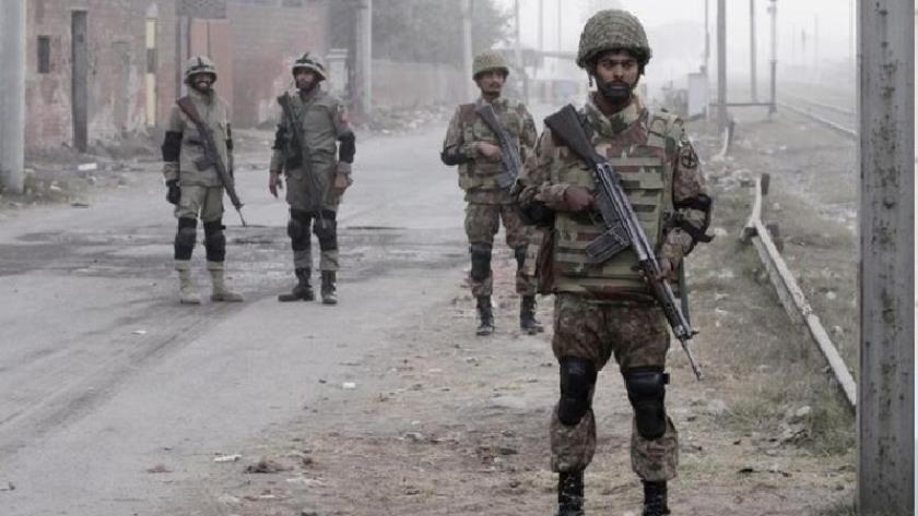 Iranpress: Five Policemen Killed in Terrorist Attack in Karak , Pakistan