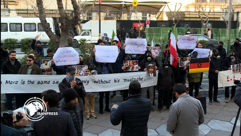 Iranpress:  Iranian Students Condemn German